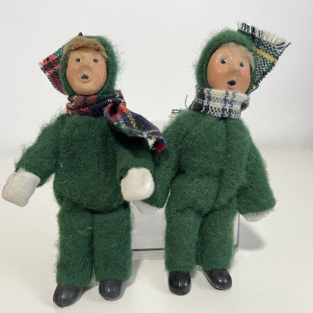 2 Byers Choice The Carolers Child Children Kindle Green Snow Suits Scarf 1991